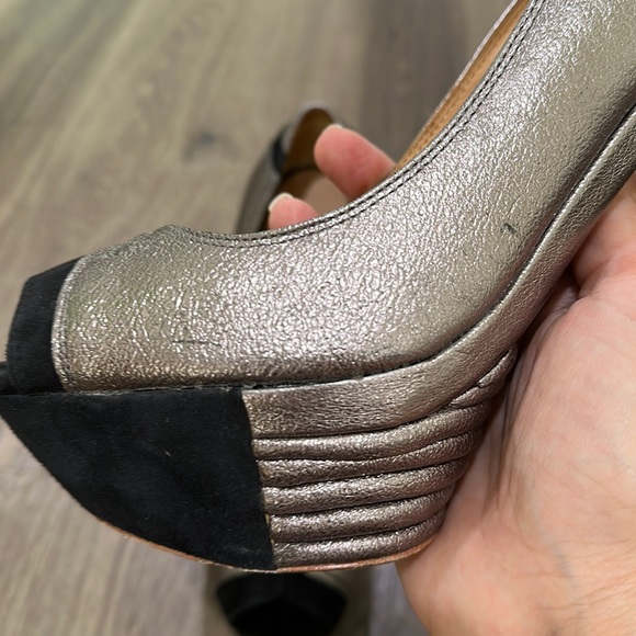 L.A.M.B. Gorgeous Heels - Picture 4 of 10